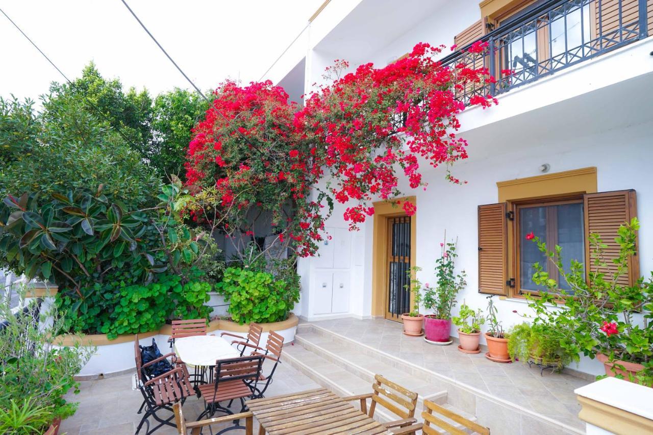 Fira Central Apartments With Veranda מראה חיצוני תמונה